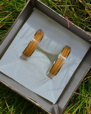 Další provedené prstýnky, které tentokrát cestovaly na Šumavu ❤️ #snubniprsteny #snubniprstynky #svatba