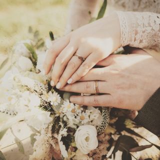 Zlatý prsten Elegance s olivovým dřevem #svatba #prsten