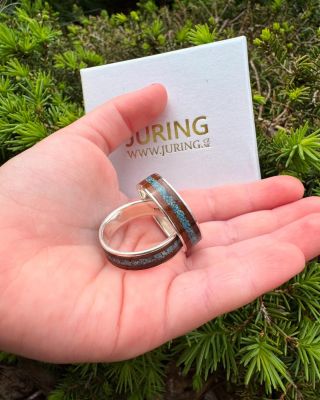 Stříbrné prsteny s palisandrovým dřevem a tyrkysem. #prsten #svatba2025 #snubniprsteny #snubniprstynky #drevenesperky